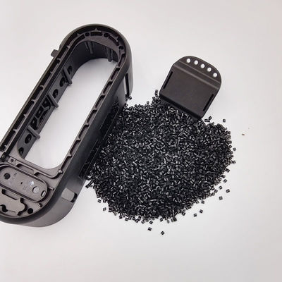 TPU GRS Materiały poddane recyklingowi Polyuretanu Czarne Pellety Termo Plastikowe