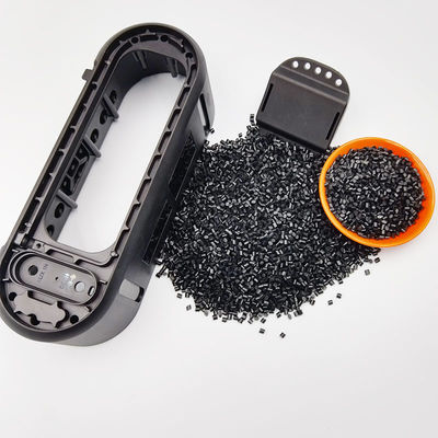TPU GRS Materiały poddane recyklingowi Polyuretanu Czarne Pellety Termo Plastikowe