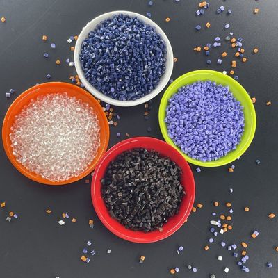 Dopasowywanie Kolorów TPU na Zamówienie do Wtryskowo Formowanych, Wydłużonych Podeszw Butów i Etui na Telefony