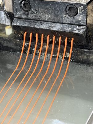 TPU z pomarańczowym kolorem, stabilny w kolorze, przyjazny procesom termoplastyczny poliuretany do sprzętu sportowego, etui telefonicznych